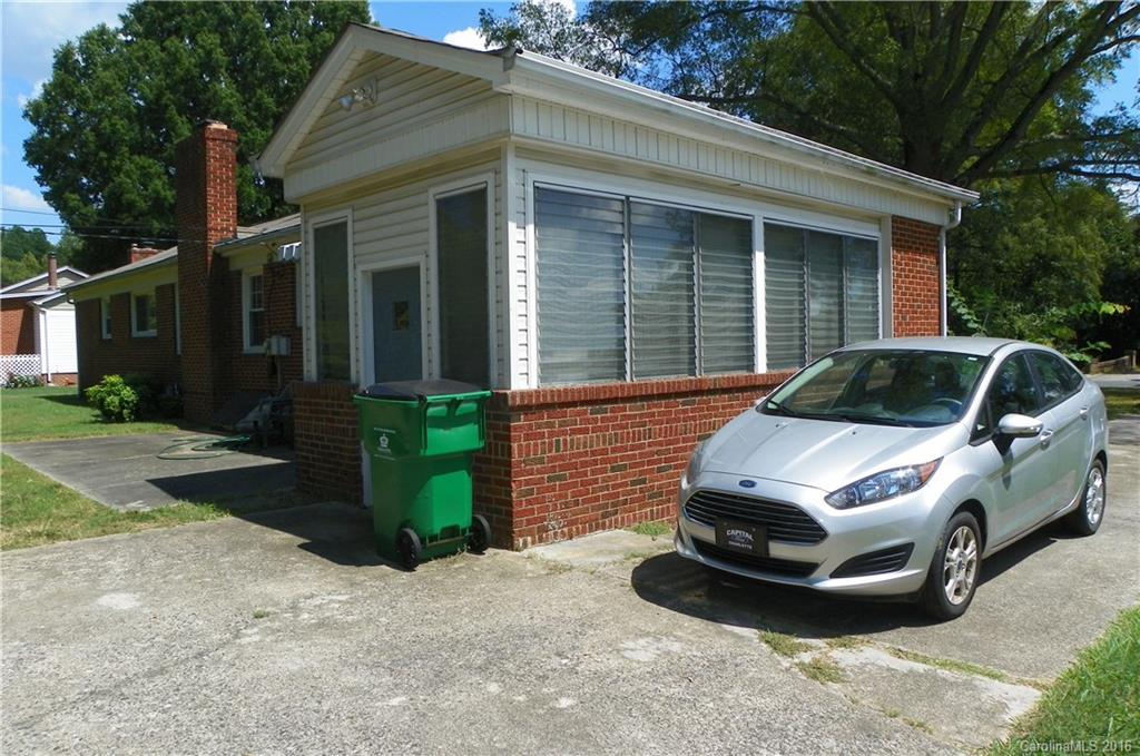 5431 Elizabeth Road Charlotte, NC 28269 - Photo 6 of 12