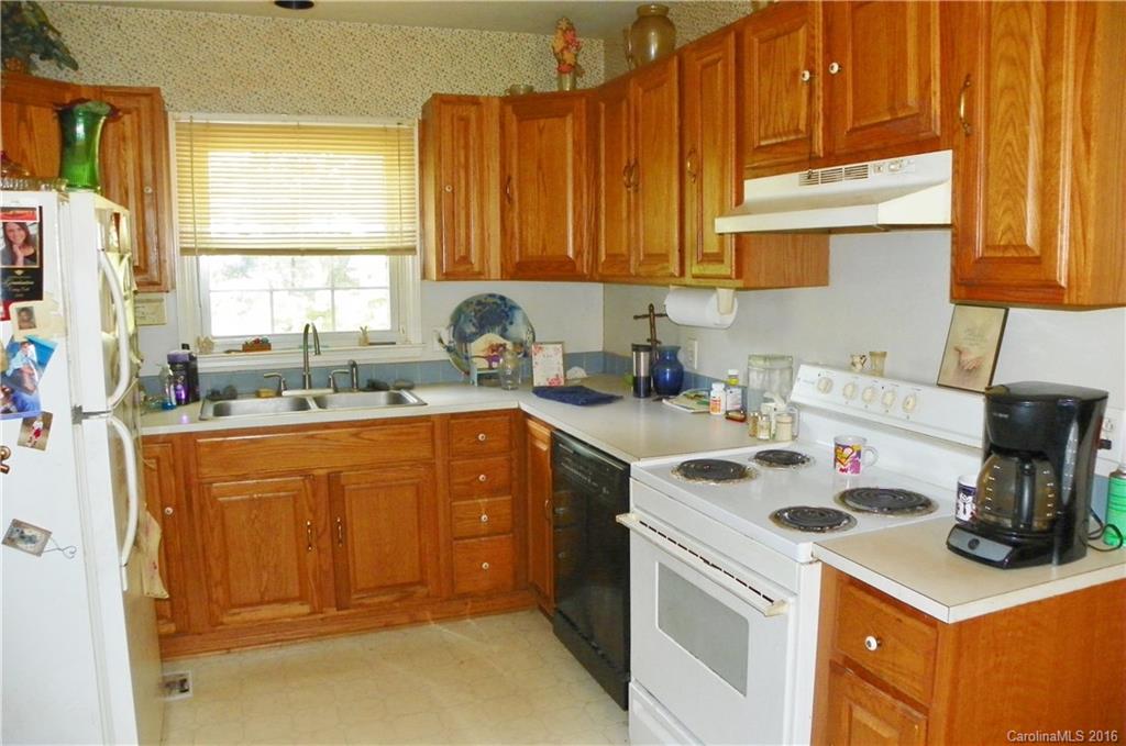 5431 Elizabeth Road Charlotte, NC 28269 - Photo 8 of 12
