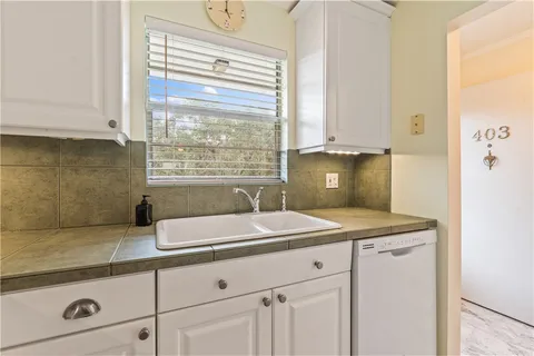 $299,000 | 275 Date Palm Road, Unit 403, Vero Beach, FL 32963