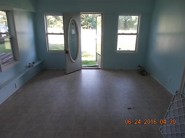 522 Bennett Hill Road Red Boiling Springs, TN 37150 - Photo 17 of 23 an empty room with windows