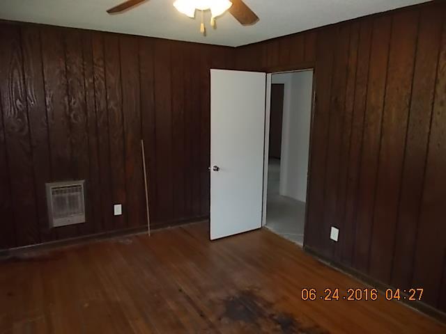 522 Bennett Hill Road Red Boiling Springs, TN 37150 - Photo 20 of 23 an empty room with closet area