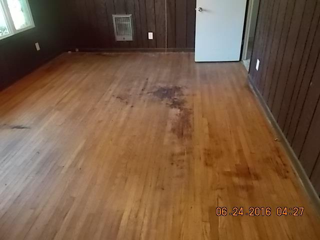 522 Bennett Hill Road Red Boiling Springs, TN 37150 - Photo 10 of 23 a view of a livingroom with wooden floor