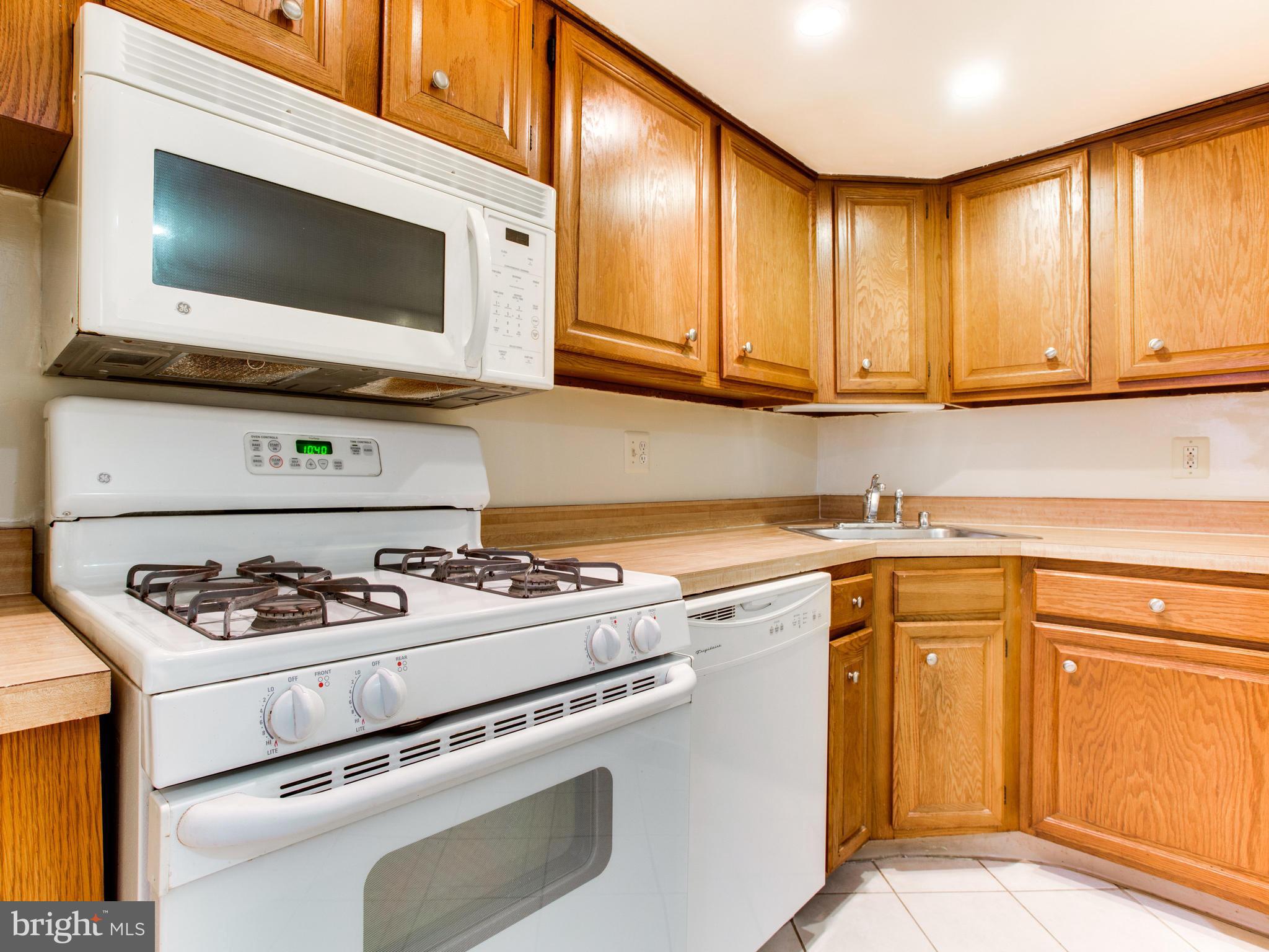 1523 Northgate Square, Unit 1B Reston, VA 20190 - Photo 12 of 30 Kitchen