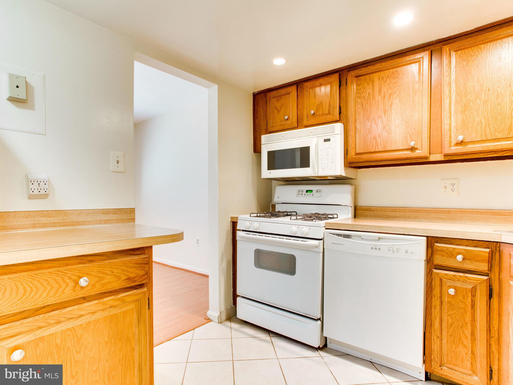 1523 Northgate Square, Unit 1B Reston, VA 20190 - Photo 13 of 30 Kitchen