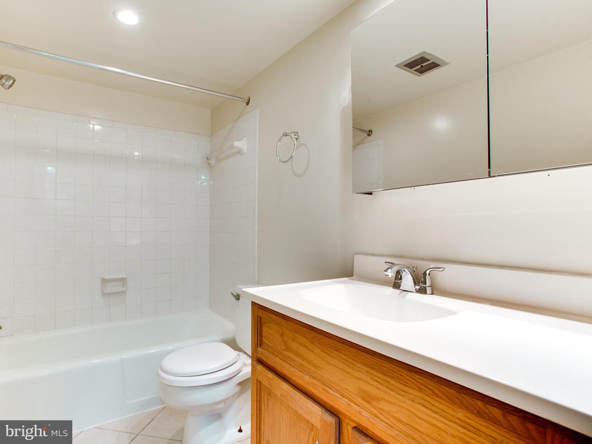 1523 Northgate Square, Unit 1B Reston, VA 20190 - Photo 17 of 30 Bath