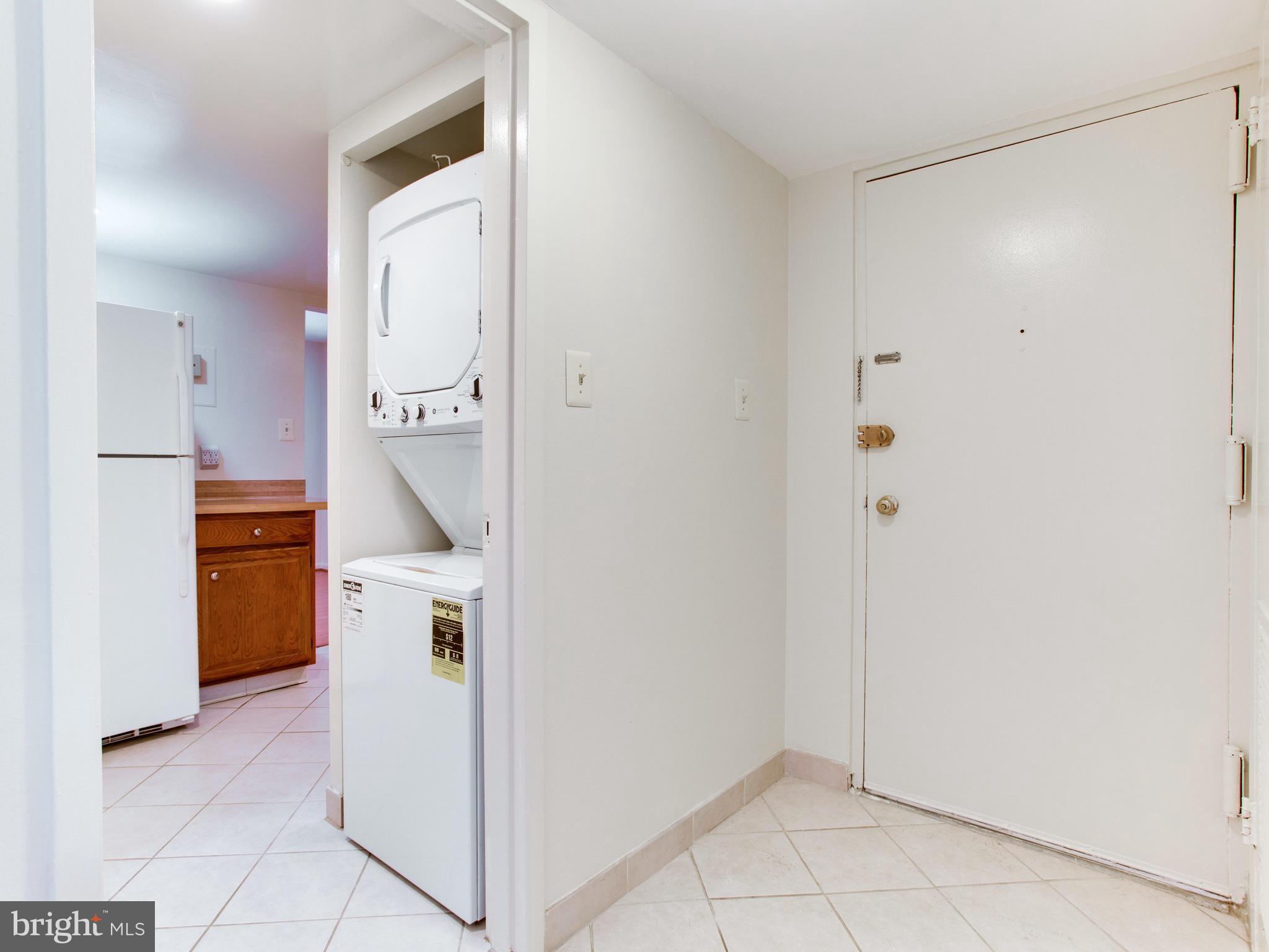1523 Northgate Square, Unit 1B Reston, VA 20190 - Photo 5 of 30 In Unit Washer & Dryer