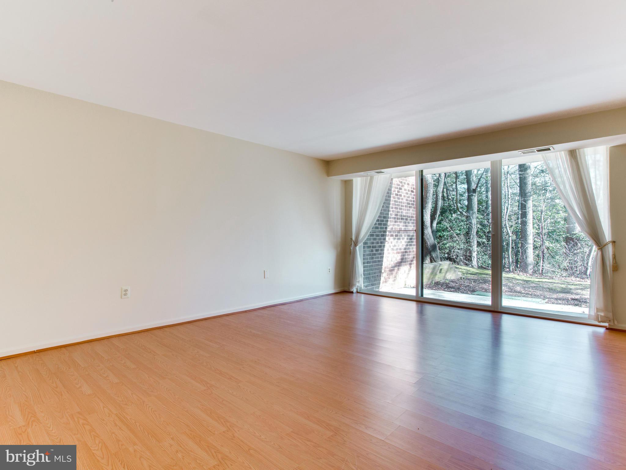 1523 Northgate Square, Unit 1B Reston, VA 20190 - Photo 6 of 30 Family Room