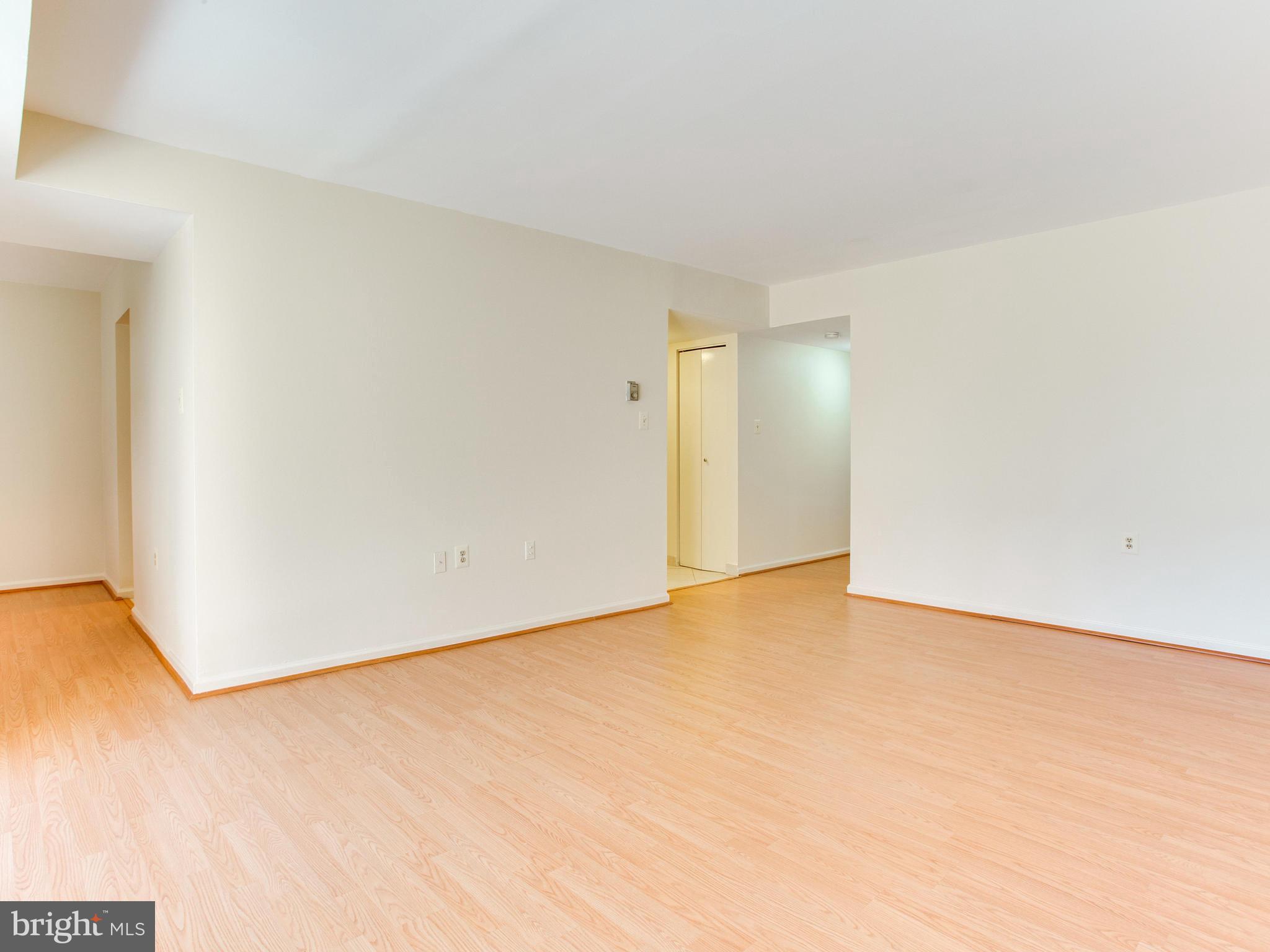 1523 Northgate Square, Unit 1B Reston, VA 20190 - Photo 8 of 30 Family Room