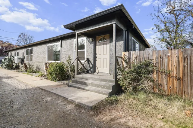 $425,000 | 1621-1623 Magnolia Avenue, Redding, CA 96001
