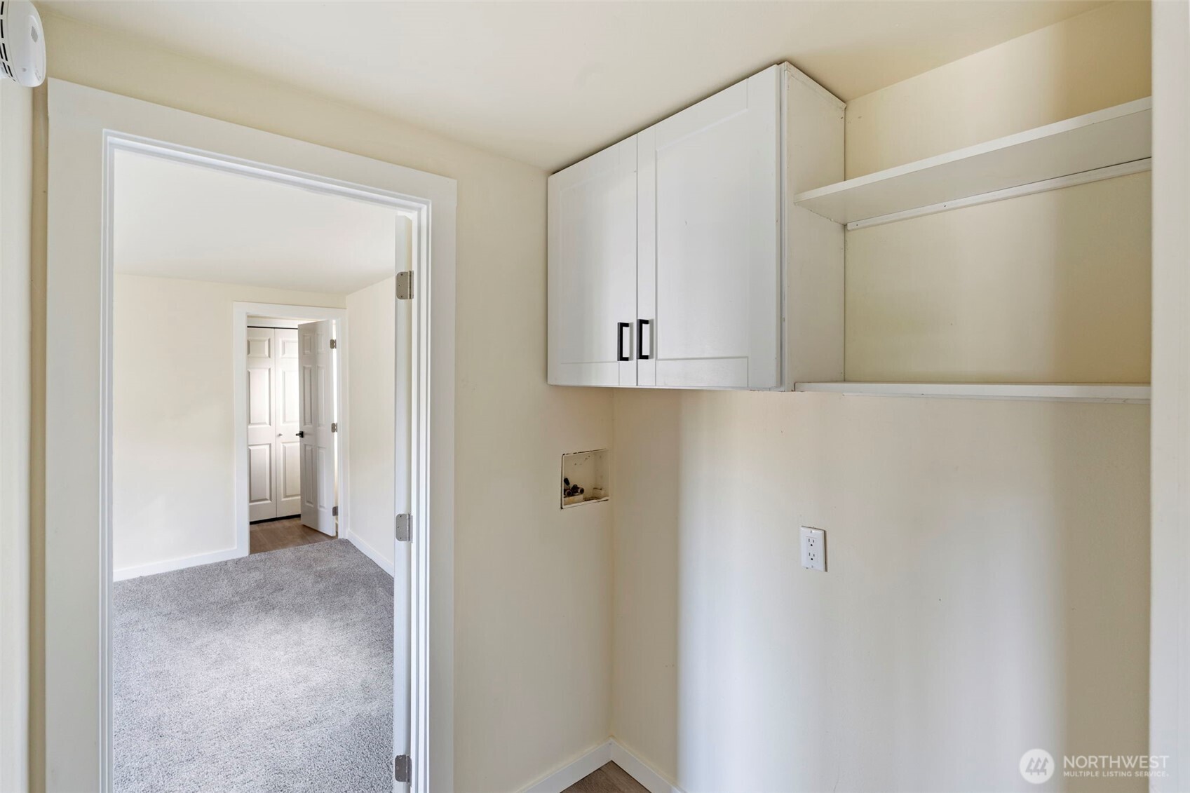 254 Ho Hum Lane Aberdeen, WA 98520 - Photo 15 of 27 a view of a hallway