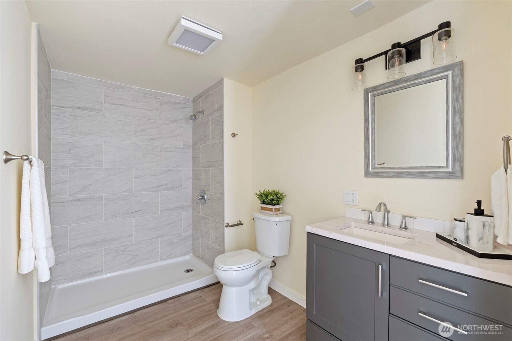 254 Ho Hum Lane Aberdeen, WA 98520 - Photo 18 of 27 a bathroom with a sink a toilet and shower
