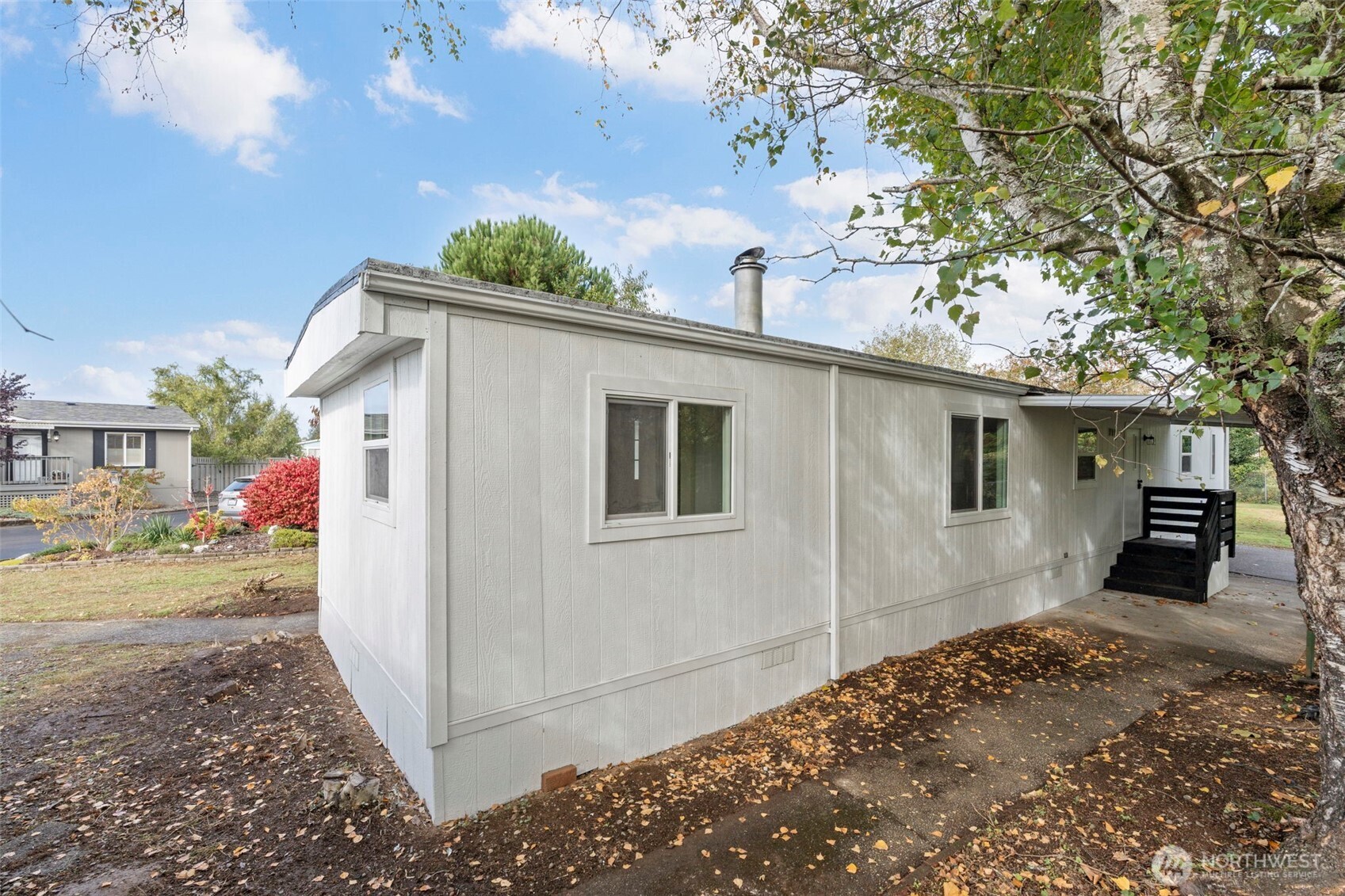 254 Ho Hum Lane Aberdeen, WA 98520 - Photo 23 of 27 a front view of a house with a yard