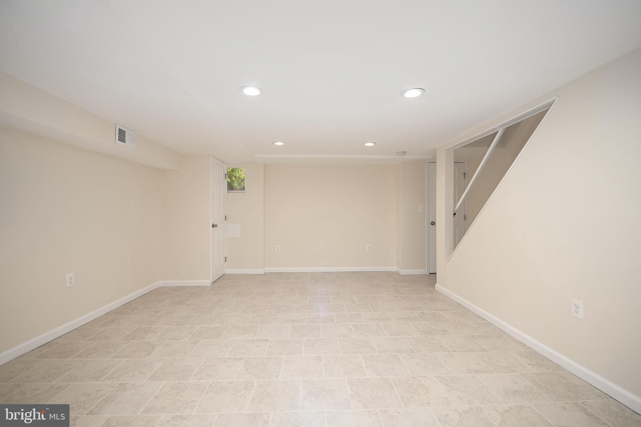1038 Middleborough Road Baltimore, MD 21221 - Photo 26 of 39 Family Room