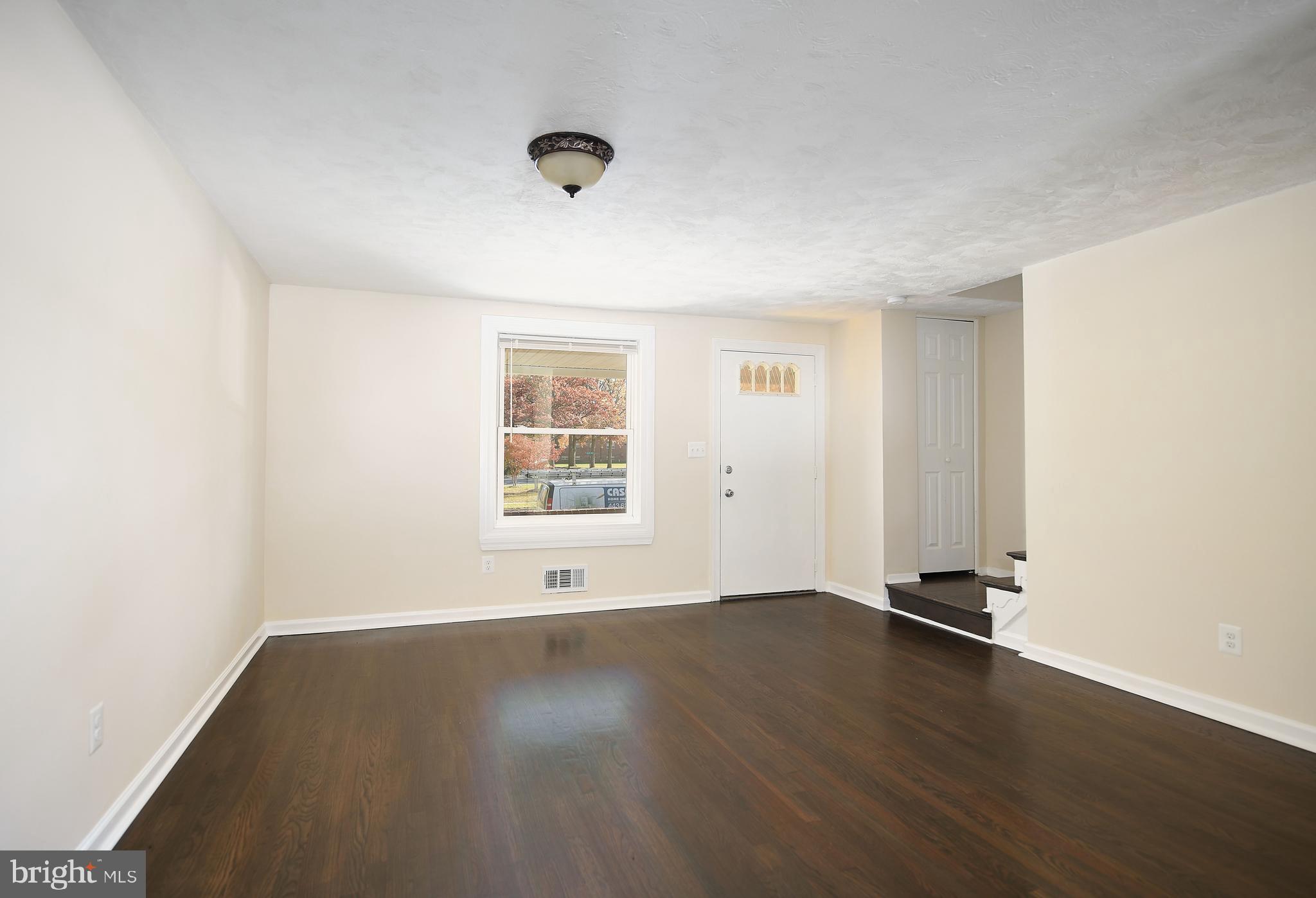 1038 Middleborough Road Baltimore, MD 21221 - Photo 7 of 39 Living Room