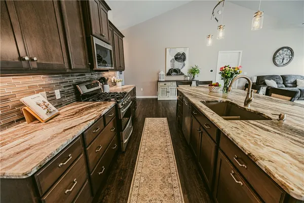 $379,900 | 289 Avery Park Lane, Greece, NY 14612
