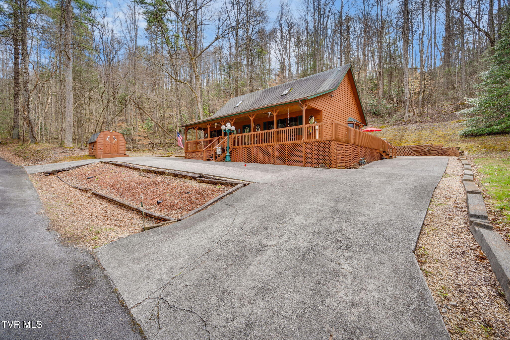 105 Laurel Road Erwin, TN 37650 - Photo 3 of 25 003