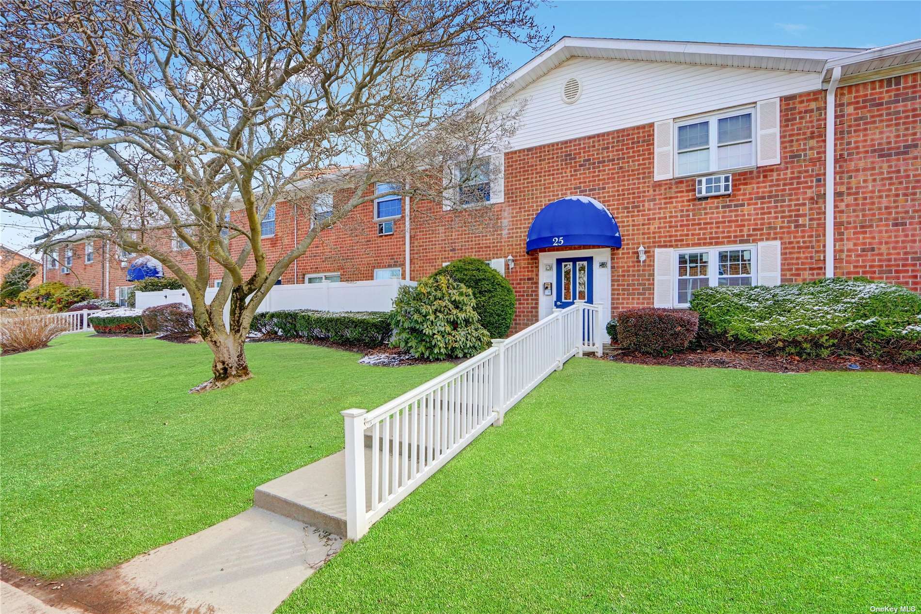 460 Old Town Road, Unit 25H, Port Jefferson Station, NY 11776 Compass