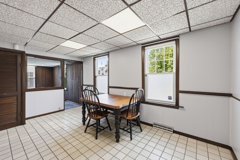 585 Armory Street Springfield, MA 01104 - Photo 17 of 40