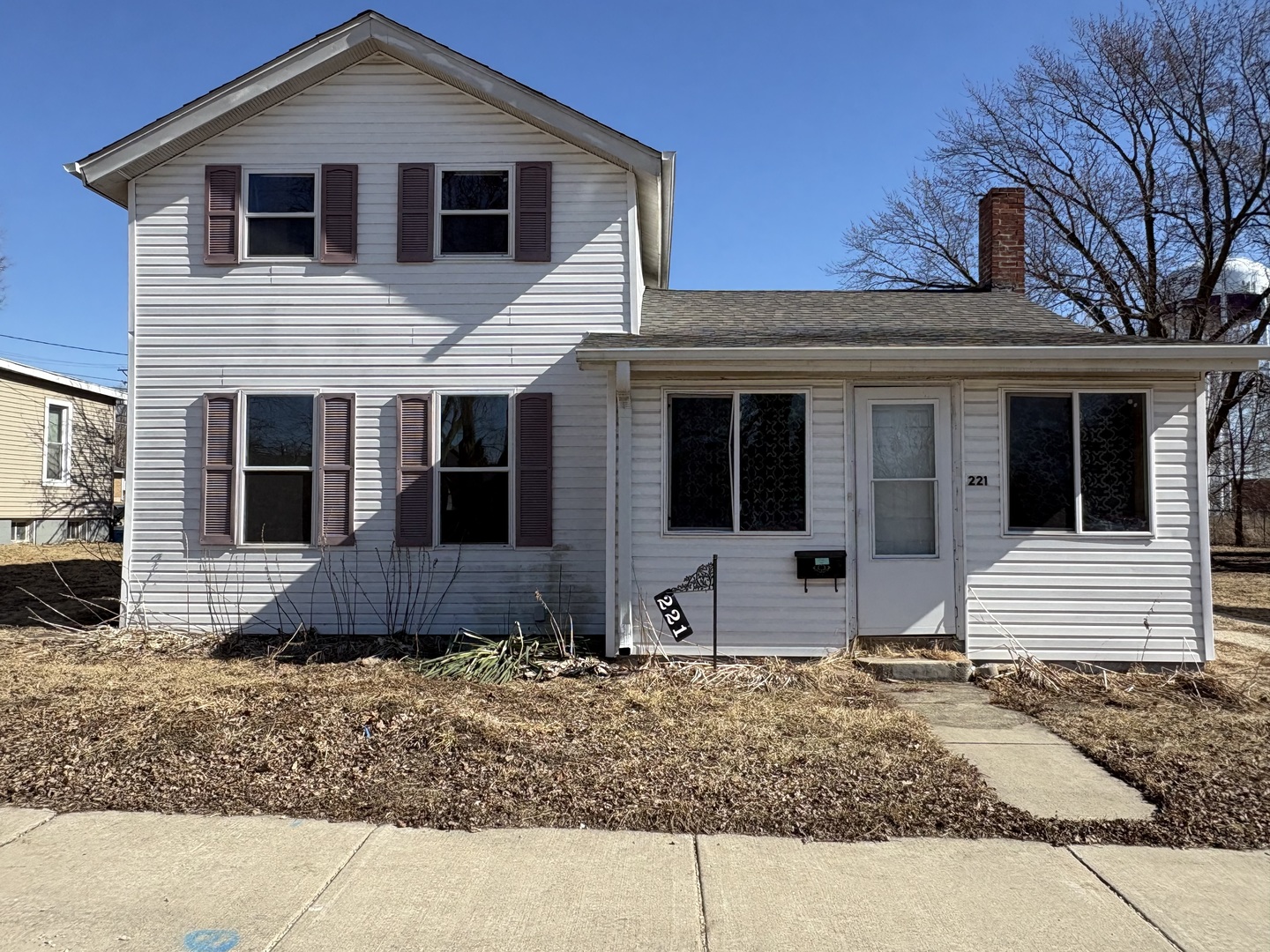 221 North 9th Street Rochelle, IL 61068 - Photo 1 of 17 a front view of a house with garden