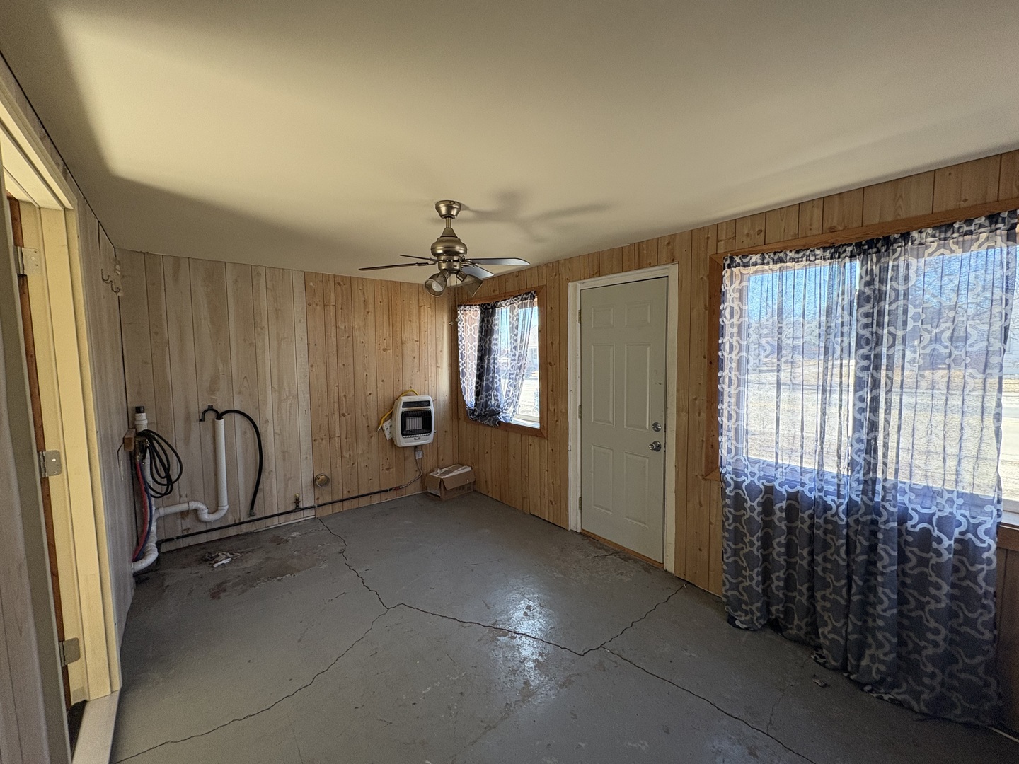 221 North 9th Street Rochelle, IL 61068 - Photo 3 of 17 a view of a furniture in a room