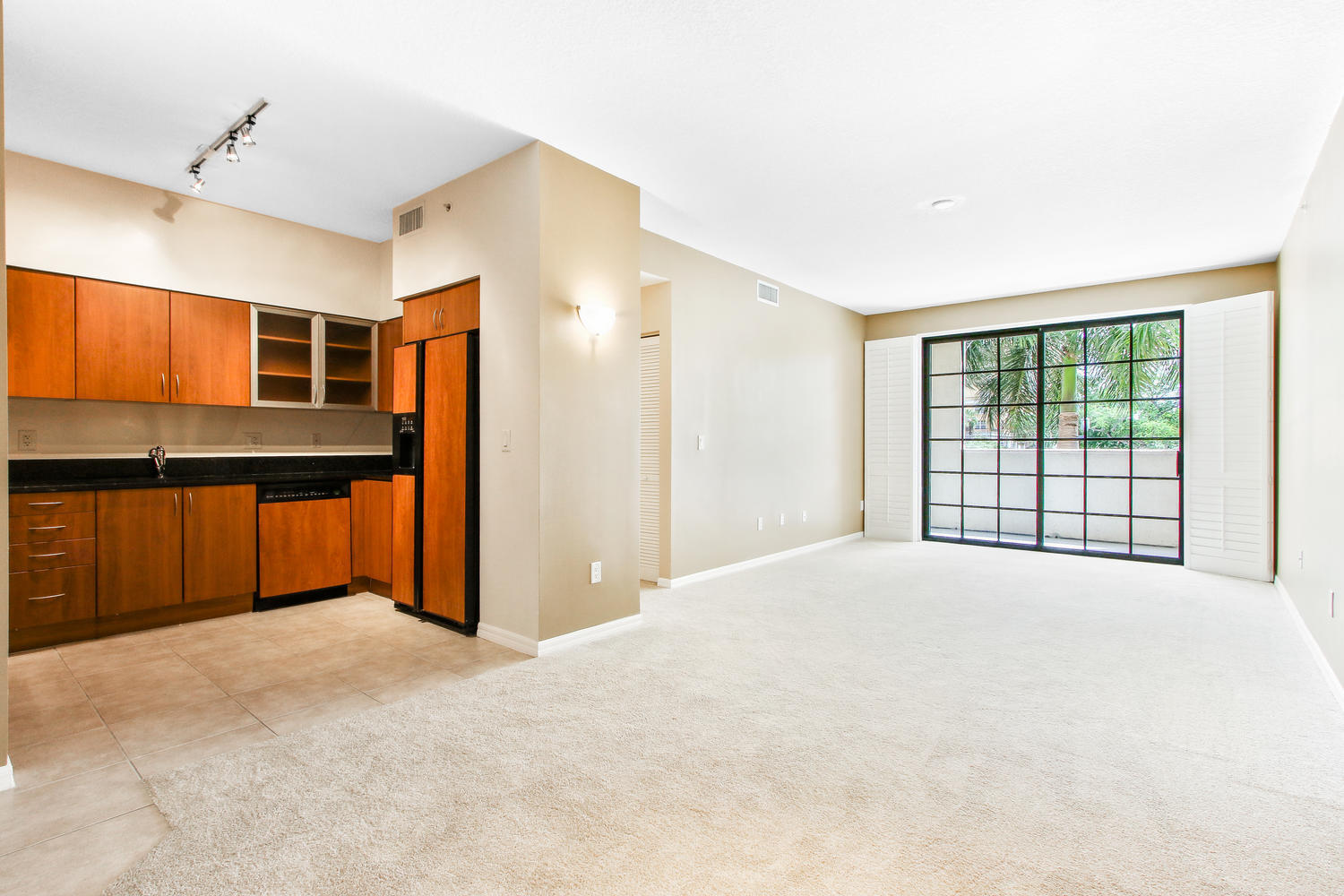 233 South Federal Highway, Unit 215 Boca Raton, FL 33432 - Photo 3 of 22 living room