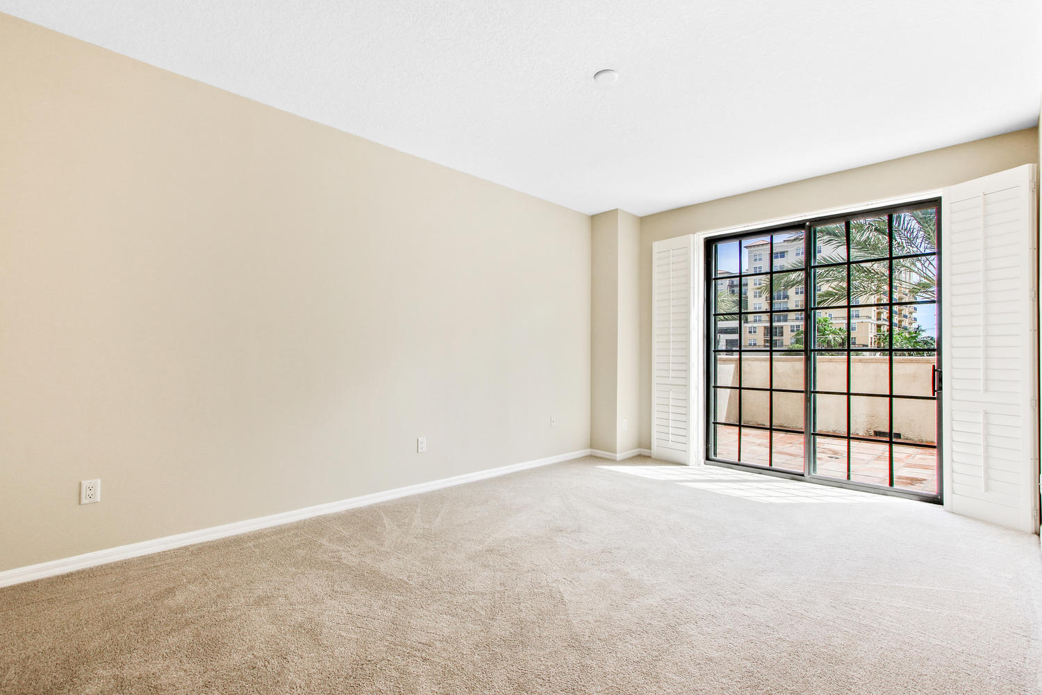 233 South Federal Highway, Unit 215 Boca Raton, FL 33432 - Photo 5 of 22 liv room