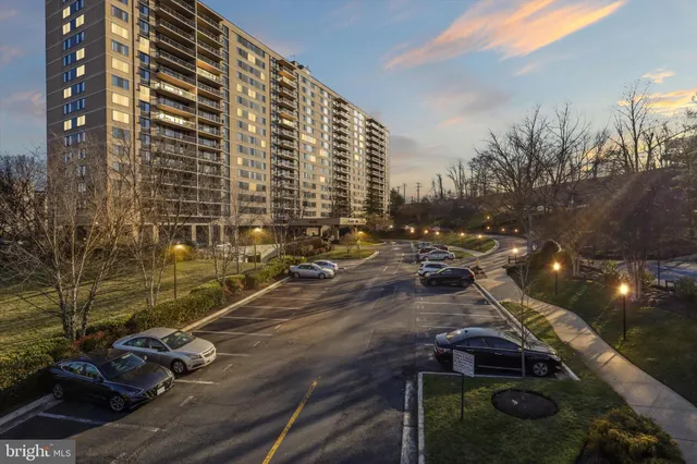 $1,900 | 5500 Holmes Run Parkway, Unit 918, Alexandria, VA 22304