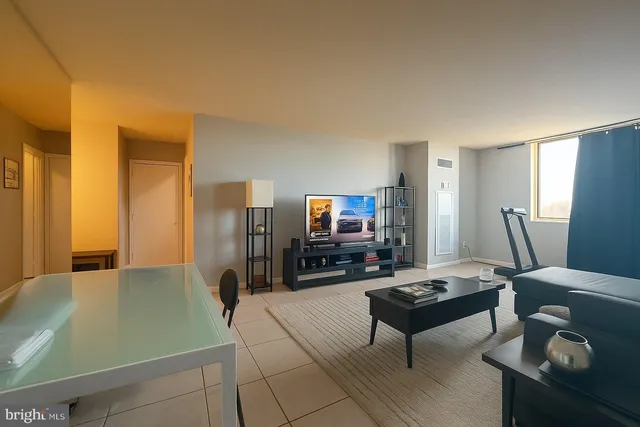 $1,900 | 5500 Holmes Run Parkway, Unit 918, Alexandria, VA 22304