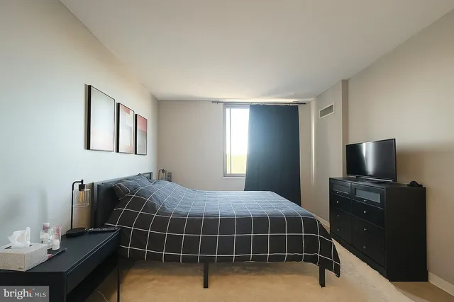 $1,900 | 5500 Holmes Run Parkway, Unit 918, Alexandria, VA 22304