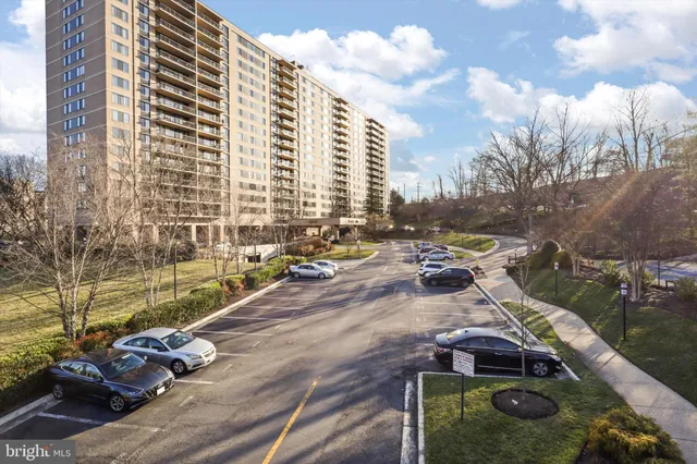 $1,900 | 5500 Holmes Run Parkway, Unit 918, Alexandria, VA 22304