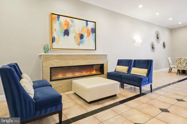 $1,900 | 5500 Holmes Run Parkway, Unit 918, Alexandria, VA 22304