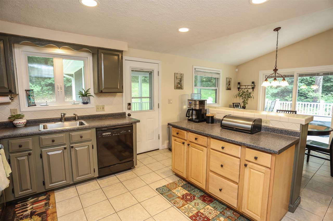 95 Horace Greeley Road Amherst, NH 03031 - Photo 22 of 37