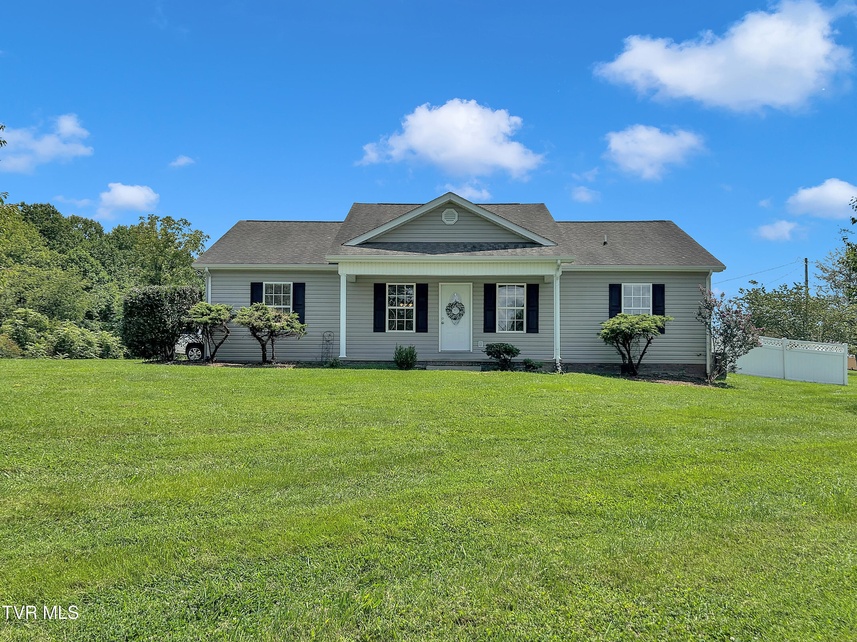 1002 Mill Springs Road Jonesborough, TN 37659 - Photo 8 of 28 IMG_9920