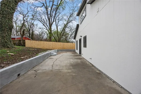 $315,000 | 1215 East South Avenue, Independence, MO 64050