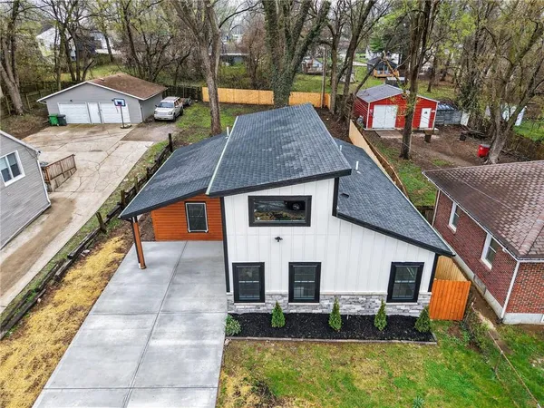$315,000 | 1215 East South Avenue, Independence, MO 64050
