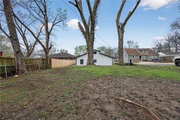 $315,000 | 1215 East South Avenue, Independence, MO 64050