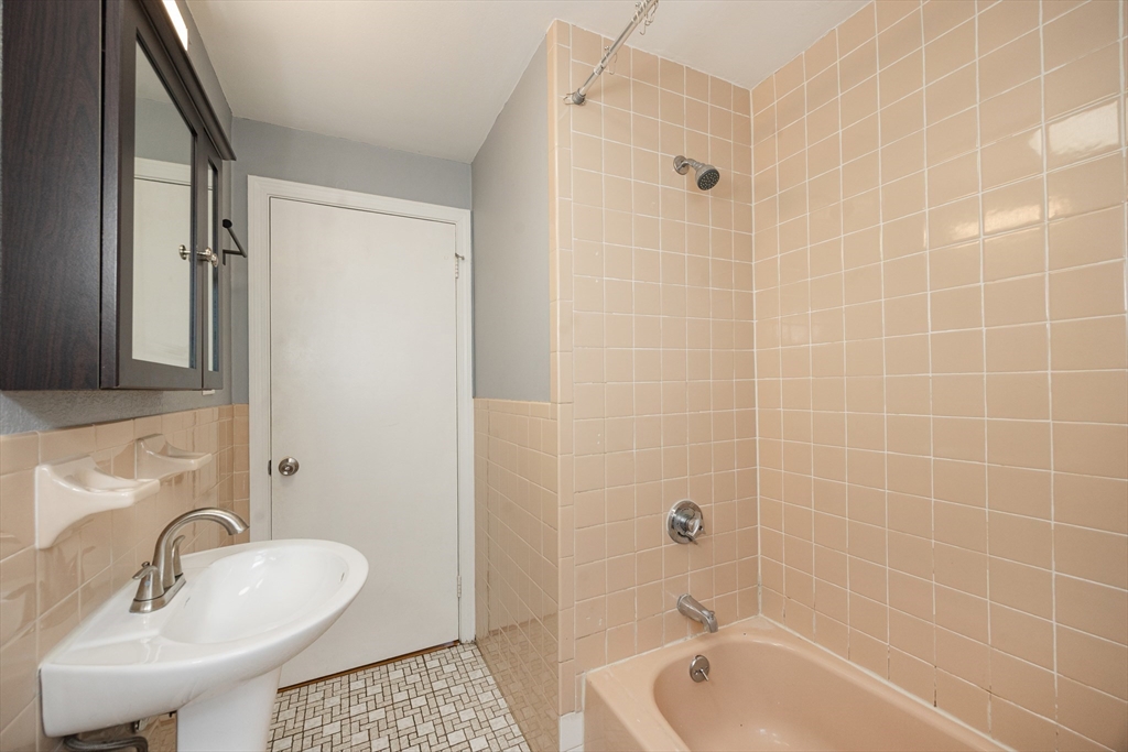 63 Johnson Street, Unit B Pawtucket, RI 02860 - Photo 16 of 26