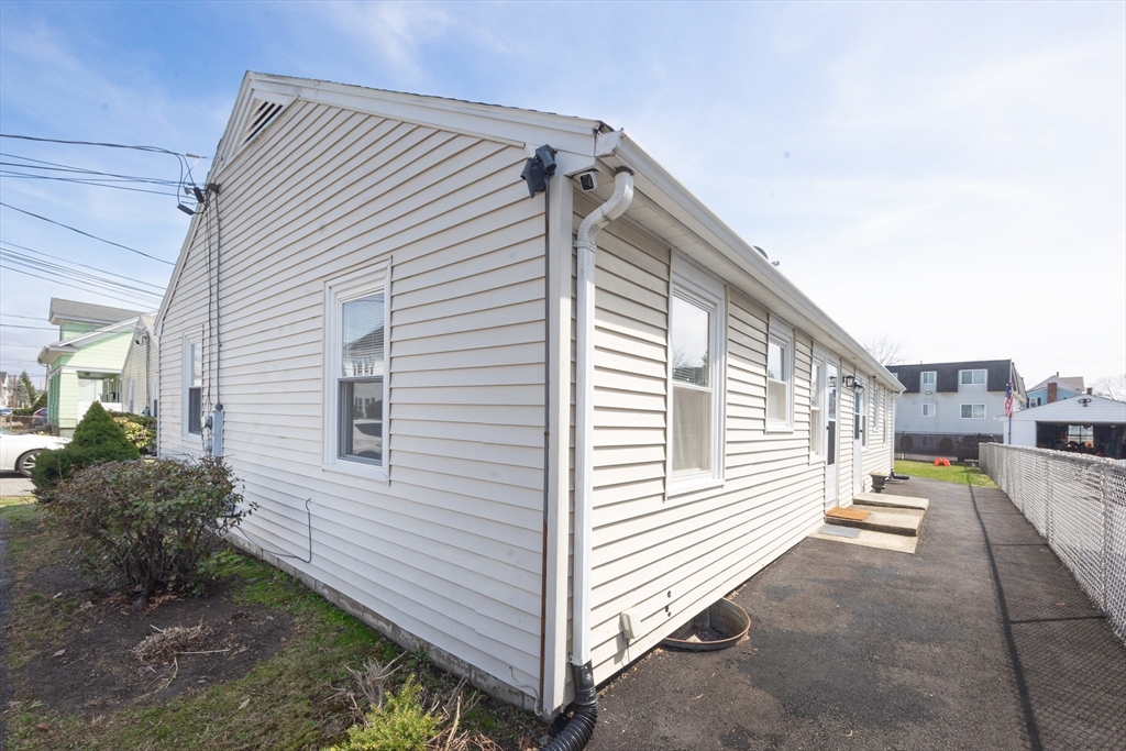 63 Johnson Street, Unit B Pawtucket, RI 02860 - Photo 5 of 26