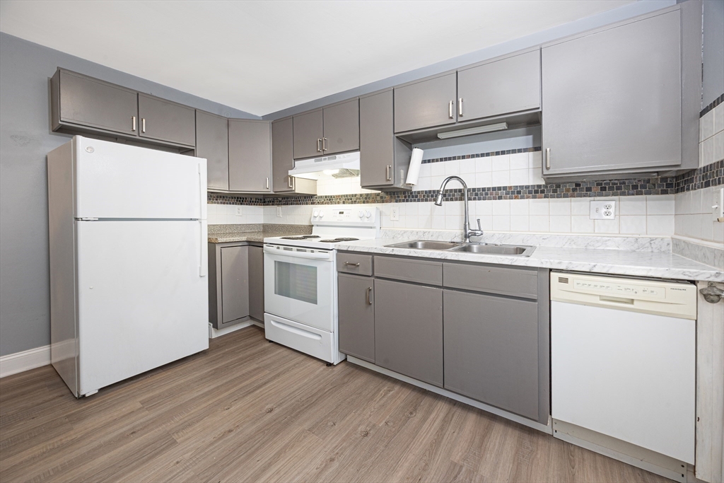 63 Johnson Street, Unit B Pawtucket, RI 02860 - Photo 8 of 26