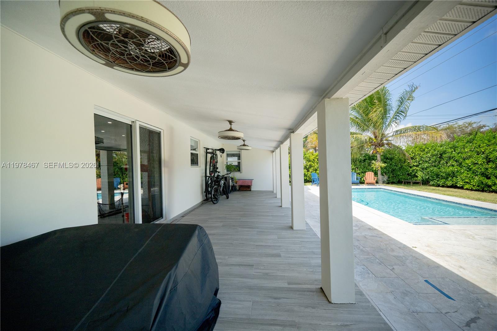 19431 Franjo Road Cutler Bay, FL 33157 - Photo 21 of 32 a very nice looking room with a large window