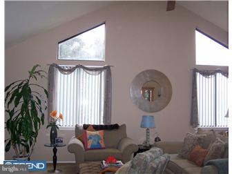 3402 B Chadbury Road Mount Laurel, NJ 08054 - Photo 3 of 11 Living Room