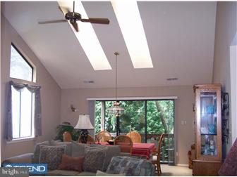 3402 B Chadbury Road Mount Laurel, NJ 08054 - Photo 4 of 11 Living Room