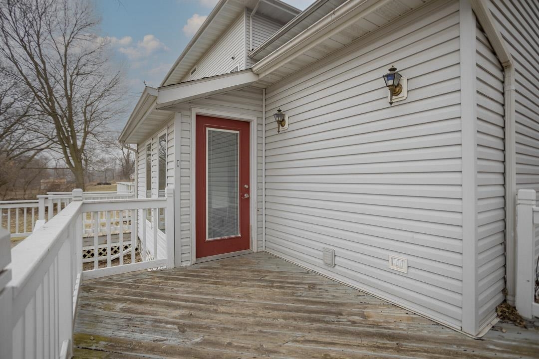 1431 Highway 75 Freeport, IL 61032 - Photo 4 of 34 a view of a house with a street