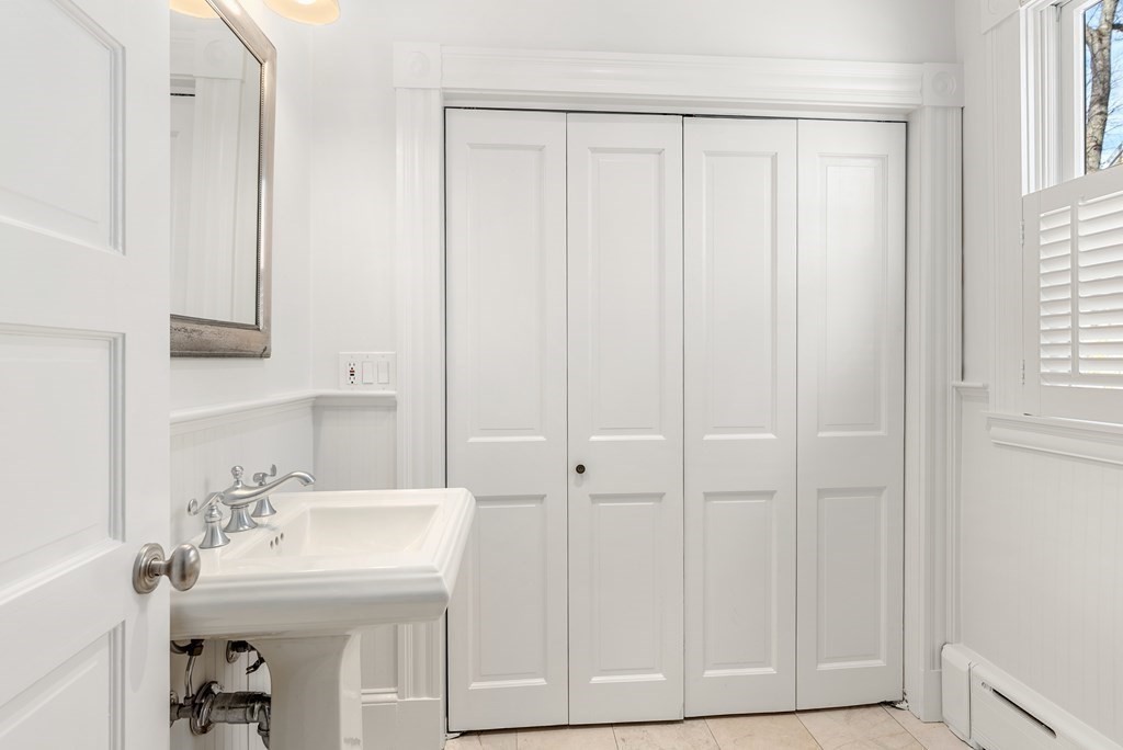 24 Silver Hill Road Weston, MA 02493 - Photo 16 of 26 Gallery Image 16