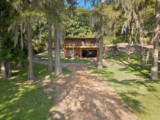 a view of a yard with fountain in front of house