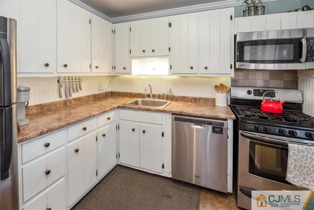 44 George Avenue Middlesex, NJ 08846 - Photo 8 of 24 Gallery Image 8