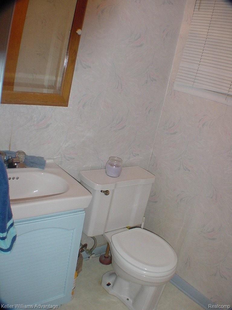 22986 Tuck Road Farmington, MI 48336 - Photo 19 of 20 1st Flr Lav