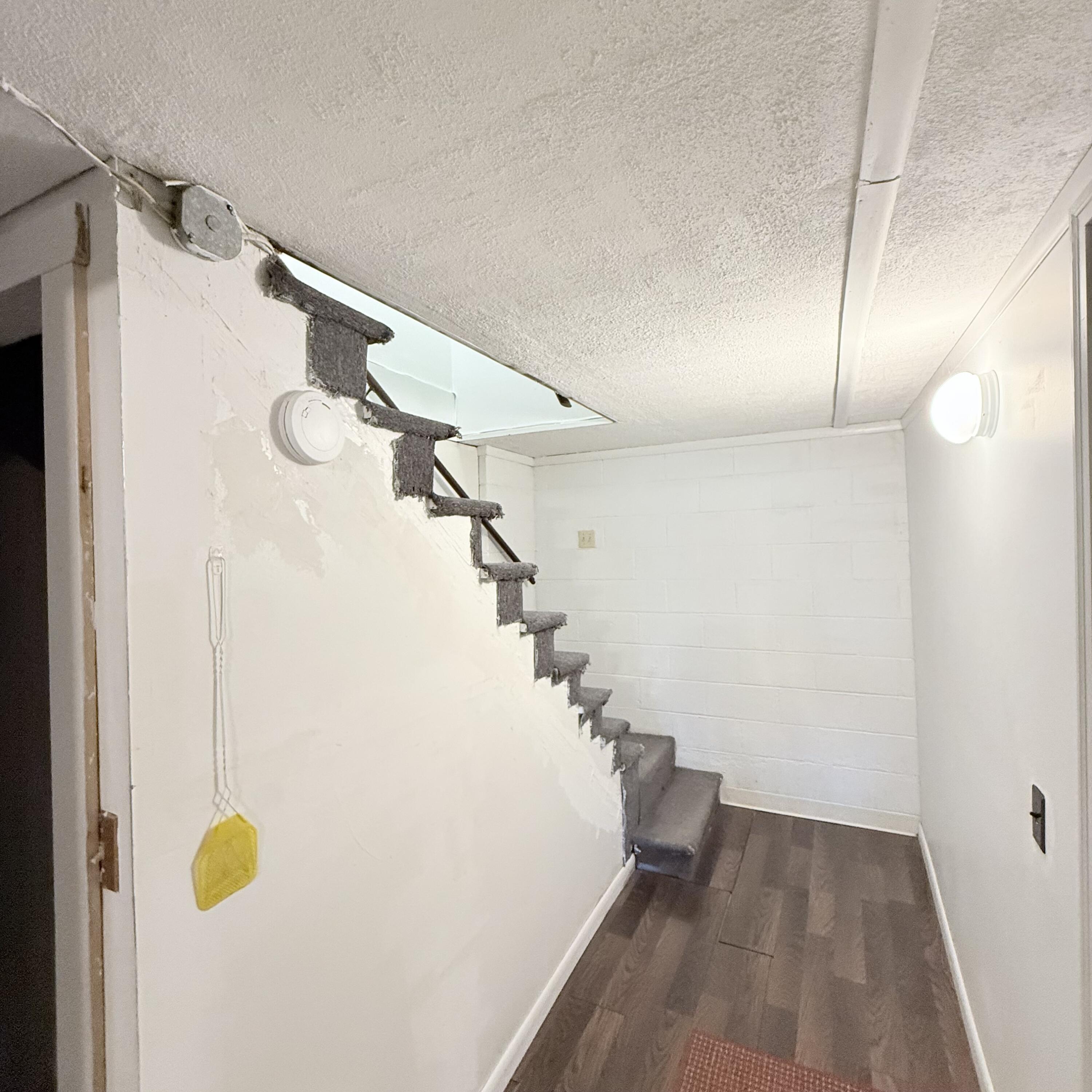 448 Baughman Avenue Marion, VA 24354 - Photo 30 of 43 a view of an entryway