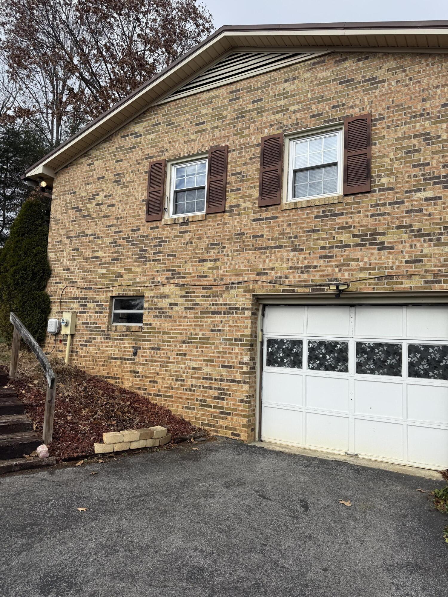 448 Baughman Avenue Marion, VA 24354 - Photo 5 of 43 a view of front door