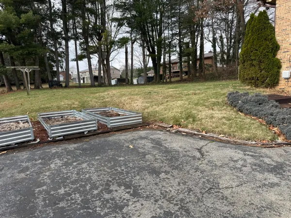 a view of a house with backyard and porch